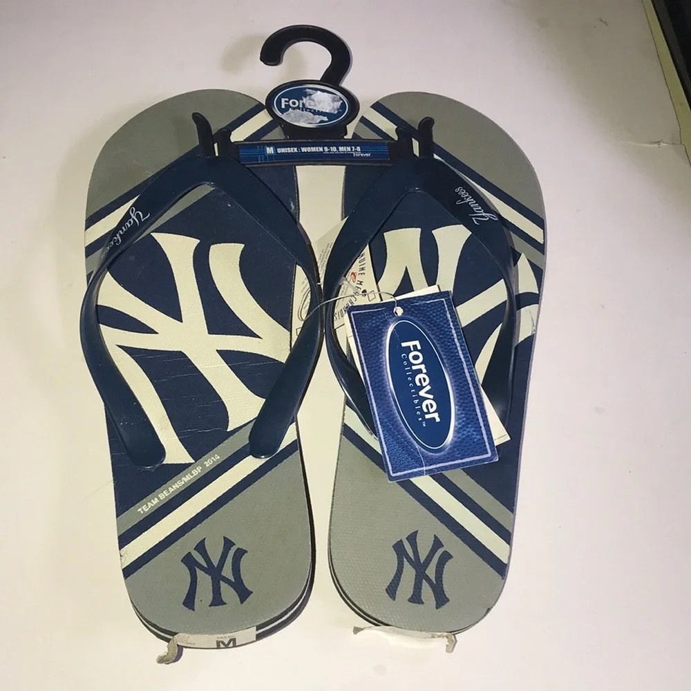 NWT Unisex MLB Yankees Flip Flops